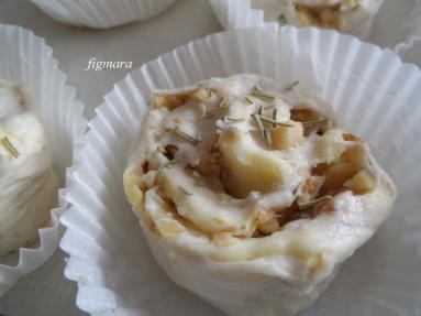 Zdjęcie - Drożdżowe ślimaczki z orzechami i serem pleśniowym - Przepisy kulinarne ze zdjęciami