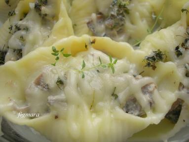 Zdjęcie - Muszle z nadzieniem z  grzybów i ricotty - Przepisy kulinarne ze zdjęciami