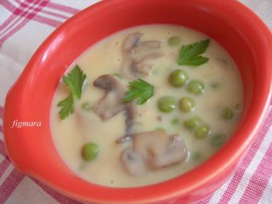Zdjęcie - Zupa ziemniaczana z pieczarkami i zielonym groszkiem - Przepisy kulinarne ze zdjęciami