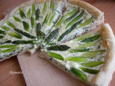 Zdjęcie - Pizzo-tarta ze szparagami i serem ricotta - Przepisy kulinarne ze zdjęciami