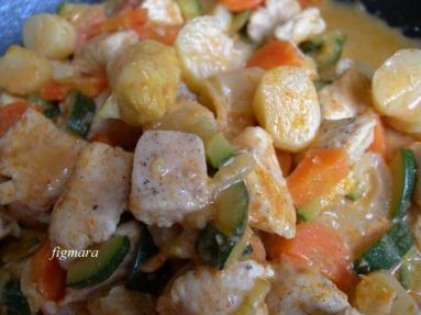 Zdjęcie - Szparagowo-cukiniowa potrawka z piersi kurczaka - Przepisy kulinarne ze zdjęciami