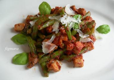 Zdjęcie - Schab z fasolką szparagową w sosie pomidorowym - Przepisy kulinarne ze zdjęciami