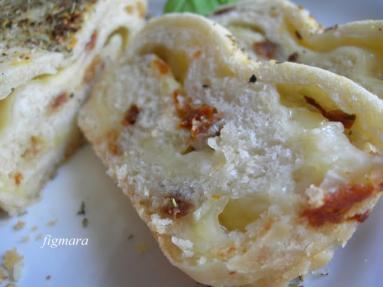 Zdjęcie - Włoski chlebek z mozzarellą - Przepisy kulinarne ze zdjęciami