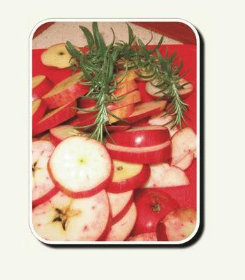 Zdjęcie - Rozmarynowy syrop jabłkowy - Przepisy kulinarne ze zdjęciami