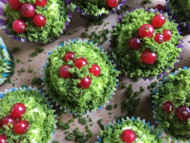 Zdjęcie - Babeczki leśny mech – deser dla kilkulatków - Przepisy kulinarne ze zdjęciami