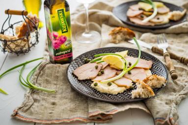 Zdjęcie - Schab cielęcy z sosie tuńczykowym z kaparami - Przepisy kulinarne ze zdjęciami