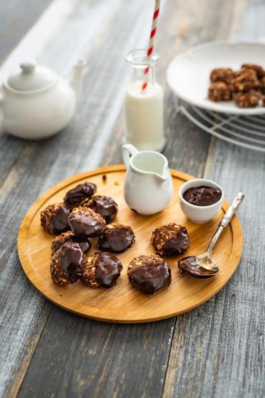 Zdjęcie - Owsiane ciasteczka czekoladowo-orzechowe bez pieczenia - Przepisy kulinarne ze zdjęciami