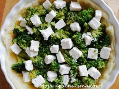 Zdjęcie - Tarta z brokułami  i serem feta - Przepisy kulinarne ze zdjęciami