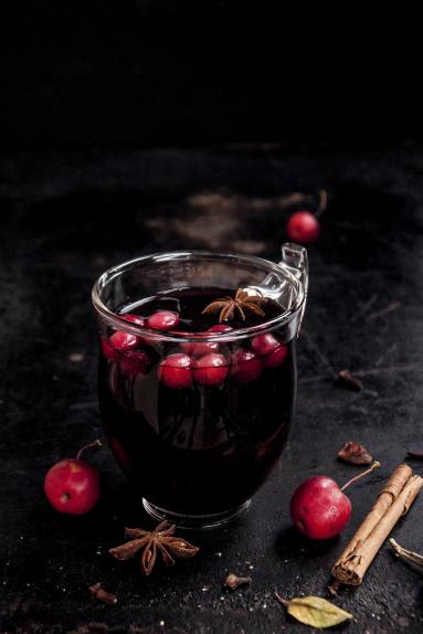 Zdjęcie - Rozgrzewająca herbata z czerwonym winem - Przepisy kulinarne ze zdjęciami