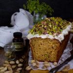 Zdjęcie - Ciasto pietruszkowe z kardamonem i pistacjami - Przepisy kulinarne ze zdjęciami