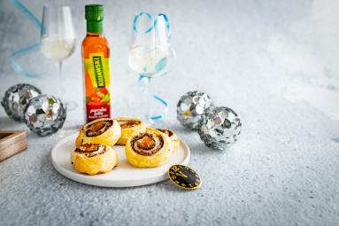 Zdjęcie - Ślimaczki z ciasta francuskiego z pieczarkami i mozzarellą - Przepisy kulinarne ze zdjęciami