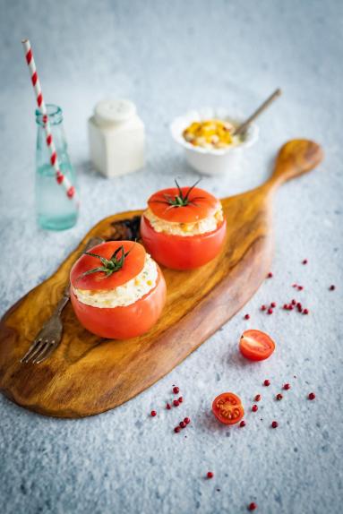 Zdjęcie - Pomidory nadziewane tuńczykiem - Przepisy kulinarne ze zdjęciami