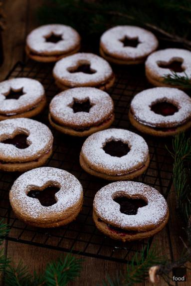 Zdjęcie - Linzer Augen - świąteczne ciasteczka z Linzu - Przepisy kulinarne ze zdjęciami