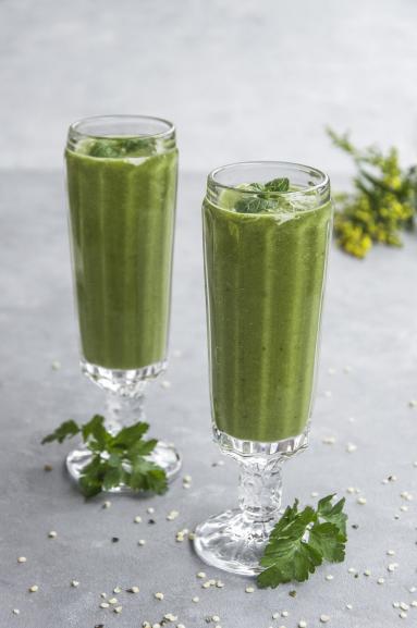 Zdjęcie - Energetyczny zielony koktajl z herbatą matcha - Przepisy kulinarne ze zdjęciami