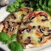 Zdjęcie - Pizza z patelni - Przepisy kulinarne ze zdjęciami