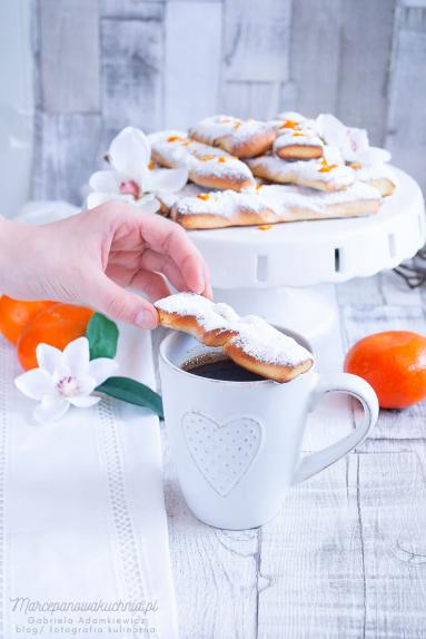 Zdjęcie - Faworki drożdżowe z piekarnika - Przepisy kulinarne ze zdjęciami