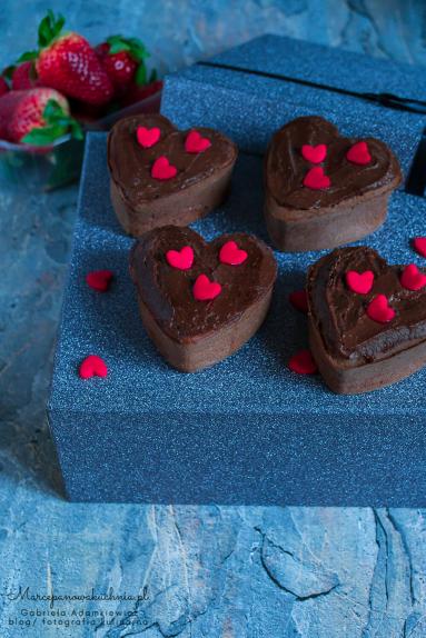 Zdjęcie - Ciastka Brownie z kremem czekoladowym - Przepisy kulinarne ze zdjęciami