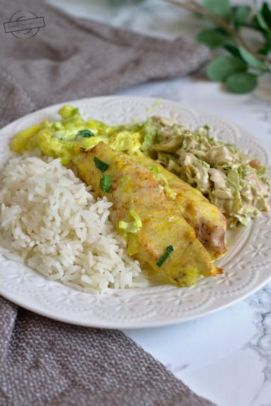 Zdjęcie - Filet z kurczaka w porach w sosie curry - Przepisy kulinarne ze zdjęciami