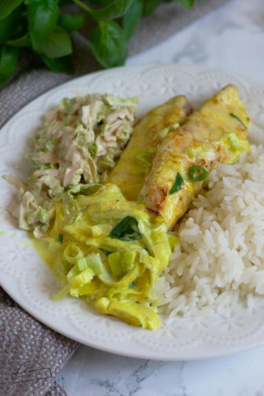 Zdjęcie - Filet z kurczaka w porach w sosie curry - Przepisy kulinarne ze zdjęciami