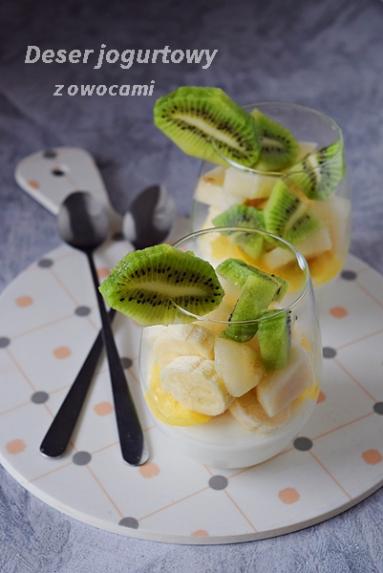Zdjęcie - Deser jogurtowy z owocami - Przepisy kulinarne ze zdjęciami