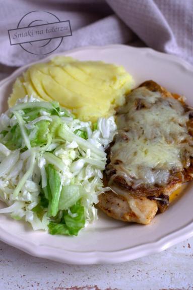 Zdjęcie - Filet z kurczaka z serem i pieczarkami - Przepisy kulinarne ze zdjęciami
