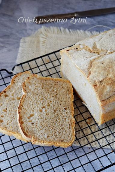 Zdjęcie - Chleb pszenno – żytni na zakwasie - Przepisy kulinarne ze zdjęciami