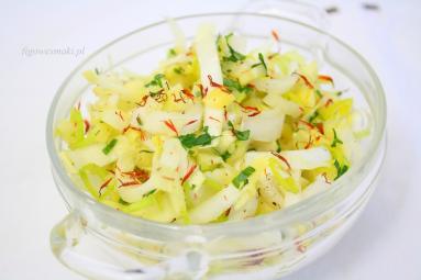 Zdjęcie - Sałatka z cykorii, ananasa i pora - Przepisy kulinarne ze zdjęciami