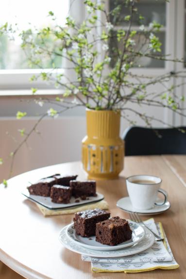 Zdjęcie - Łatwe ciasto czekoladowo-orzechowe - Przepisy kulinarne ze zdjęciami