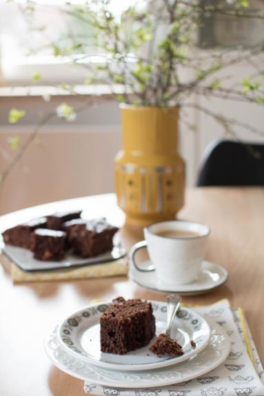 Zdjęcie - Łatwe ciasto czekoladowo-orzechowe - Przepisy kulinarne ze zdjęciami