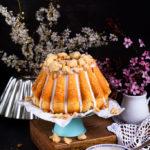 Zdjęcie - Wielkanocna babka maślana z lukrem i kruszonką - Przepisy kulinarne ze zdjęciami