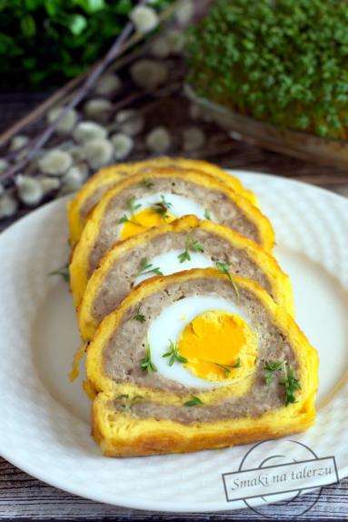 Zdjęcie - Rolada serowa z mięsem mielonym i jajkiem na twardo - Przepisy kulinarne ze zdjęciami
