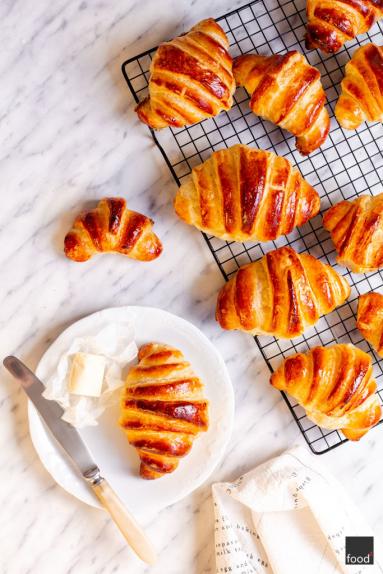 Zdjęcie - Croissants - francuskie rogale maślane, idealne na śniadanie - Przepisy kulinarne ze zdjęciami