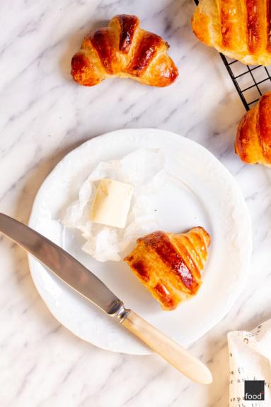 Zdjęcie - Croissants - francuskie rogale maślane, idealne na śniadanie - Przepisy kulinarne ze zdjęciami