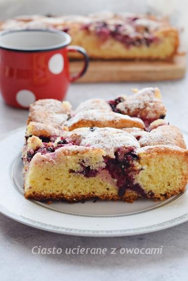 Zdjęcie - Dobre ciasto ucierane z owocami - Przepisy kulinarne ze zdjęciami