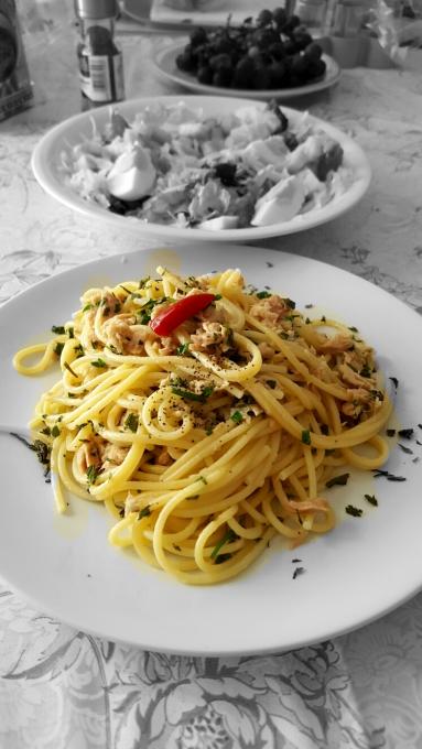 Zdjęcie - Makaron  spaghetti z tuńczykiem i cytryną - Przepisy kulinarne ze zdjęciami