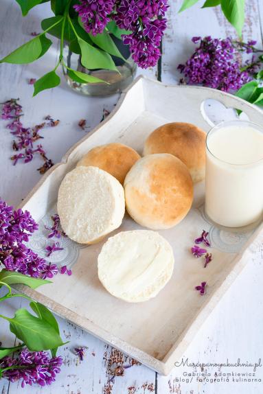 Zdjęcie - Bułeczki mleczne śniadaniowe (wegańskie) - Przepisy kulinarne ze zdjęciami