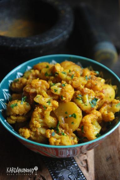 Zdjęcie: Aloo gobi z młodymi ziemniakami Zdjęcie - Aloo gobi z młodymi ziemniakami - Przepisy kulinarne ze zdjęciami