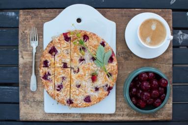 Zdjęcie - Letnie ciasto z owocami (i bez miksera) - Przepisy kulinarne ze zdjęciami