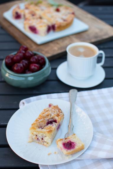 Zdjęcie - Letnie ciasto z owocami (i bez miksera) - Przepisy kulinarne ze zdjęciami
