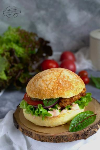 Zdjęcie - Burgery z kurczakiem - Przepisy kulinarne ze zdjęciami