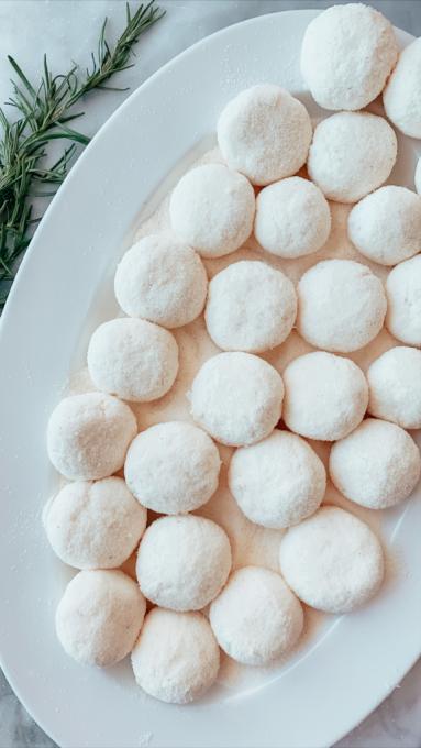 Zdjęcie: Gnudi w pomidorowym sosie z pomarańczą i rozmarynem Zdjęcie - Gnudi w pomidorowym sosie z pomarańczą i rozmarynem - Przepisy kulinarne ze zdjęciami