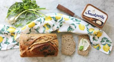 Zdjęcie - Chleb z ziołami na zakwasie - Przepisy kulinarne ze zdjęciami