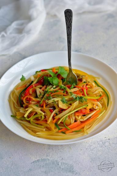 Zdjęcie - Spaghetti z marchewką i cukinią - Przepisy kulinarne ze zdjęciami