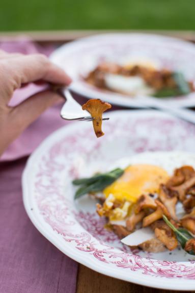 Zdjęcie - Grzanki z kurkami i jajkiem - Przepisy kulinarne ze zdjęciami