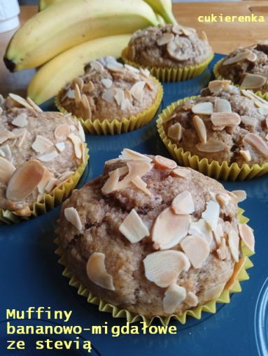 Zdjęcie - Muffiny bananowo-migdałowe ze stevią - Przepisy kulinarne ze zdjęciami