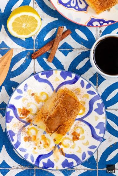 Zdjęcie - Bougatsa - greckie ciastko z ciasta filo z nadzieniem z semoliny - Przepisy kulinarne ze zdjęciami