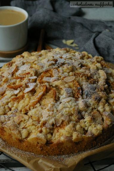 Zdjęcie - Ciasto ucierane z jabłkami i kruszonką - Przepisy kulinarne ze zdjęciami