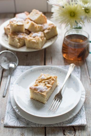Zdjęcie - Maślane ciasto ucierane z jabłkami - Przepisy kulinarne ze zdjęciami