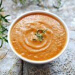 Zdjęcie - Zupa z pieczonej dyni i pomidorów - Przepisy kulinarne ze zdjęciami