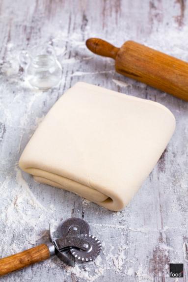 Zdjęcie - Przepis na idealne ciasto francuskie krok po kroku - Przepisy kulinarne ze zdjęciami